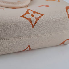 Louis Vuitton On The Go Tote PM Empreinte Orange/Cream Louis Vuitton On The Go Tote PM Empreinte Orange/Cream
