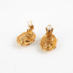 Chanel Vintage Oval Clip On Earrings Costume Jewellery Chanel Vintage Oval Clip On Earrings Costume Jewellery