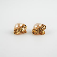 Chanel Vintage Clip On Round Gold Earrings Costume Jewellery Chanel Vintage Clip On Round Gold Earrings Costume Jewellery