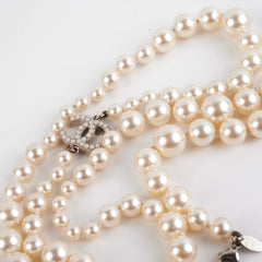 Chanel CC Logo Pearl Necklace