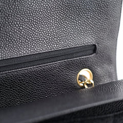 Chanel Caviar Medium Medium/Large Classic Flap Black
