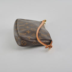 Louis Vuitton Pochette Monogram Accesaries