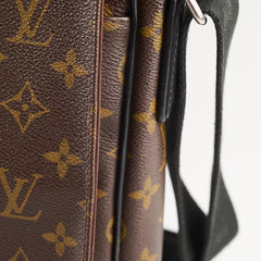 Louis Vuitton Men's Messenger Bag Monogram