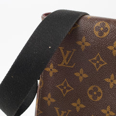Louis Vuitton Men's Messenger Bag Monogram