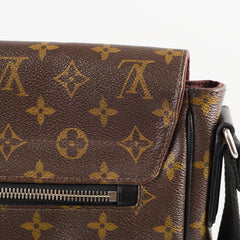 Louis Vuitton Men's Messenger Bag Monogram