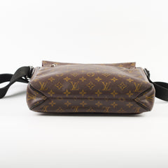Louis Vuitton Men's Messenger Bag Monogram