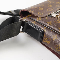Louis Vuitton Men's Messenger Bag Monogram
