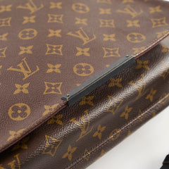 Louis Vuitton Men's Messenger Bag Monogram