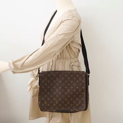 Louis Vuitton Men's Messenger Bag Monogram
