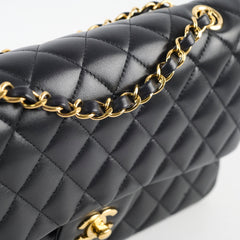Chanel M/L Classic Flap Lambskin Black - 2026