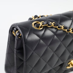 Chanel M/L Classic Flap Lambskin Black - 2026