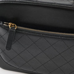 Chanel vanity quited CC black