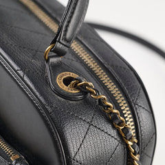 Chanel vanity quited CC black