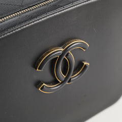 Chanel vanity quited CC black