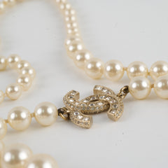 Chanel CC Logo Pearl Necklace