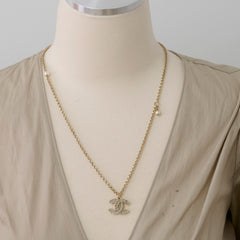 Chanel CC Logo Necklace Pearl