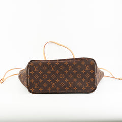 Louis Vuitton Neverfull MM Monogram Shoulder Bag