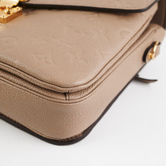 Louis Vuitton Pochette Metis Beige