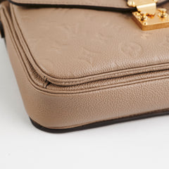 Louis Vuitton Pochette Metis Beige
