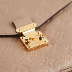 Louis Vuitton Pochette Metis Beige