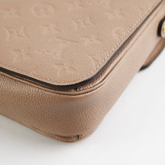 Louis Vuitton Pochette Metis Beige