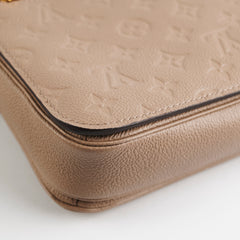 Louis Vuitton Pochette Metis Beige