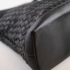 Bottega Veneta Mens Large Intrecciato Messenger Fold Black