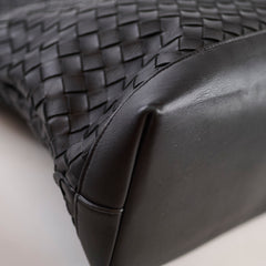 Bottega Veneta Mens Large Intrecciato Messenger Fold Black