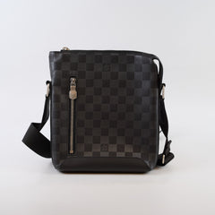 Louis Vuitton Discovery Messenger BB
