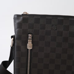 Louis Vuitton Discovery Messenger BB