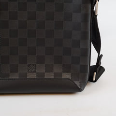 Louis Vuitton Discovery Messenger BB