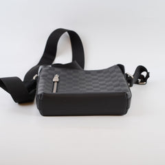 Louis Vuitton Discovery Messenger BB