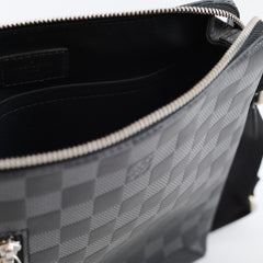 Louis Vuitton Discovery Messenger BB