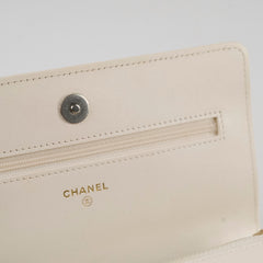 Chanel 19 White Wallet On Chain