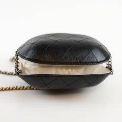 Chanel Gabrielle Bucket Bag white/black
