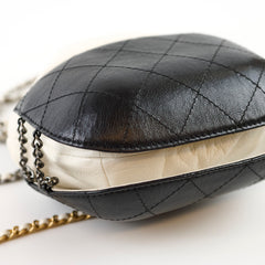 Chanel Gabrielle Bucket Bag white/black