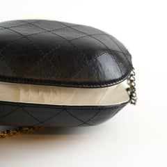 Chanel Gabrielle Bucket Bag white/black