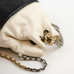 Chanel Gabrielle Bucket Bag white/black