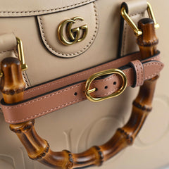 Gucci Diana Medium Tote in Beige